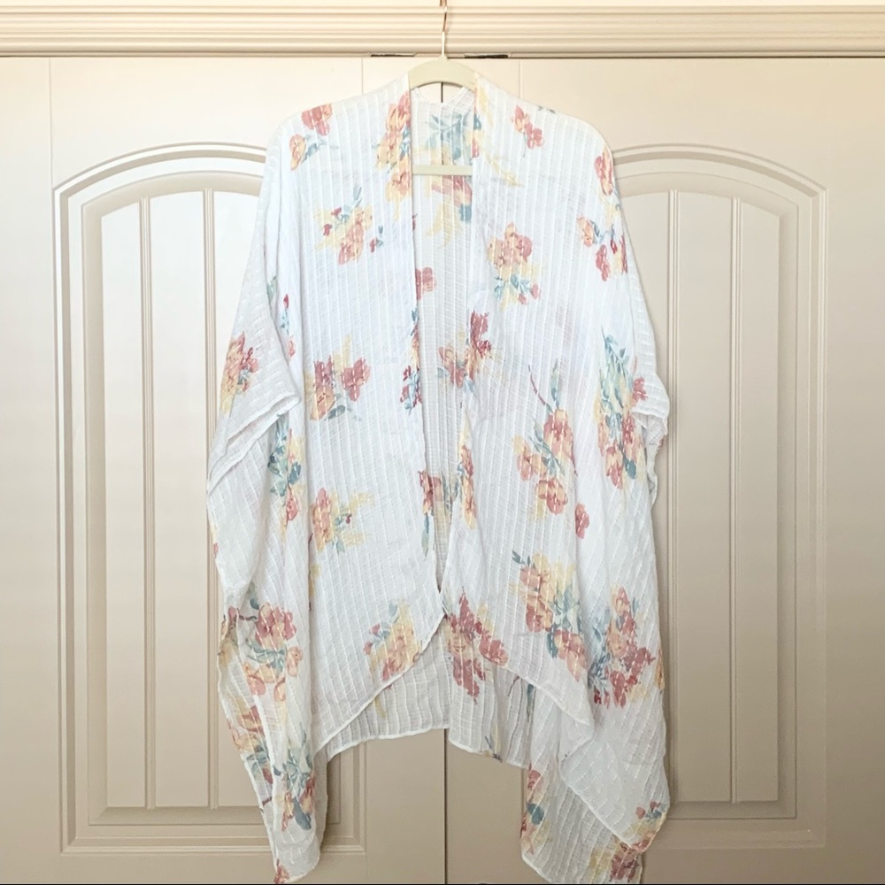 LC Lauren Conrad White Floral Kimono Top - Picture 2 of 5